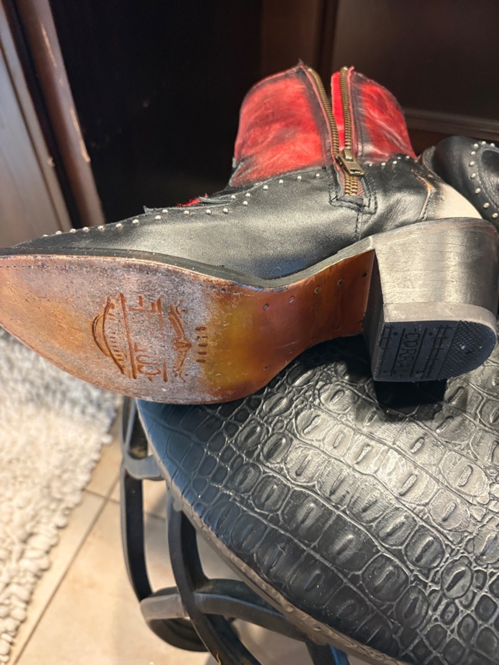 Embroidered Black & Red Western Ankle Boots Corral. Worn once . - Picture 4 of 6